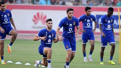 تدريبات بدنية شاقة للاعبي الأهلي