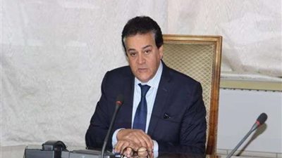 وزير التعليم العالي يكشف المنح المقدمة من مؤسسة 