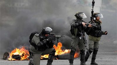 الاحتلال يطلق الرصاص الحى على المتظاهرين بقطاع غزة 