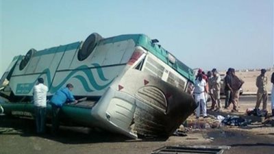 وزارة الصحة: مصرع وإصابة 11 شخص في حادث انقلاب أتوبيس على طريق الإسماعيلية