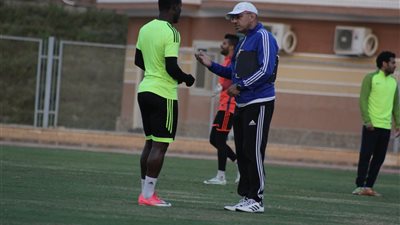 صور.. مدرب المقاصة يعالج مشكلة إهدار الفرص قبل مواجهة الزمالك
