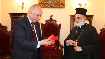 صور| محافظ القاهرة يشارك الروم الأرثوذكس والطائفة الإنجيلية احتفالات عيد القيامة المجيد