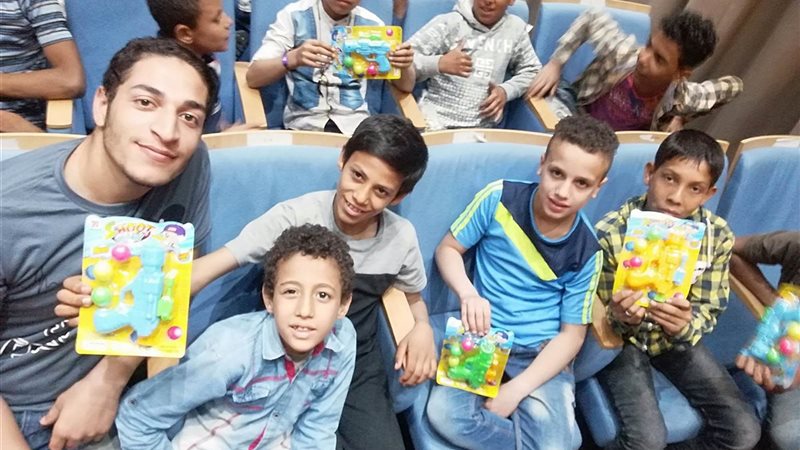 الاحتفال بيوم اليتيم