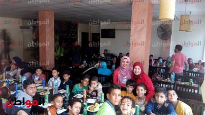 صور| جمعية رسالة تصطحب 80 طفل يتيم إلى أحد مطاعم الدقي احتفالا بأعياد الربيع