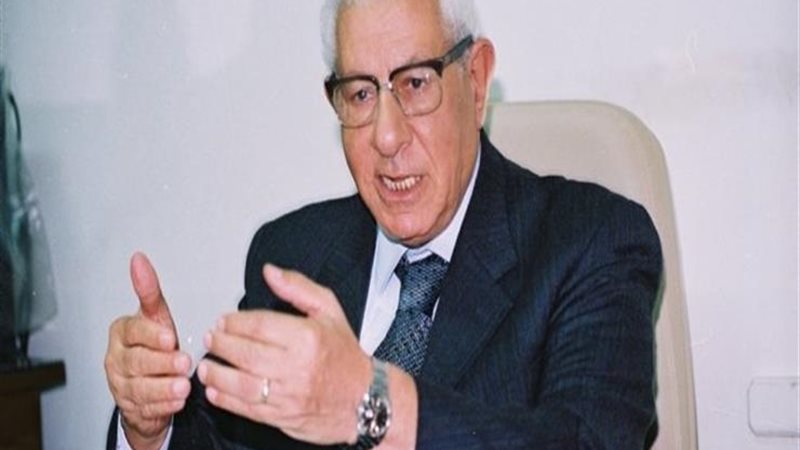  مكرم محمد أحمد رئيس