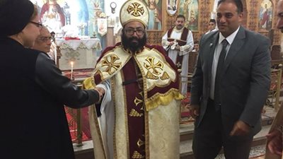 صور| وفد المصريين الأحرار يهنئ كنائس العامرية والرمل ومحرم بك بأعياد القيامة