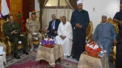 صور| محافظ سوهاج ومدير الأمن يقدمان التهنئة لمطرانية الأقباط الأرثوذكس بطهطا