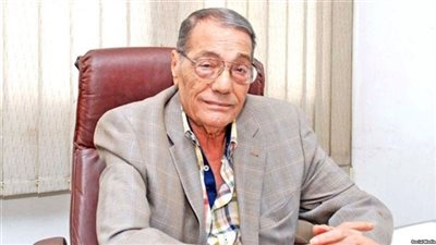 أعضاء البرلمان يتوافدون على عزاء زوجة الراحل صلاح عيسى