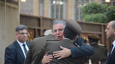 صور| توافد قادة وضباط القوات المسلحة على عزاء الملازم إيهاب إسماعيل