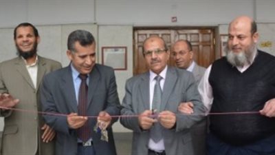  صور| جامعة الفيوم تفتتح المعرض الخيري للملابس