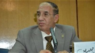 رئيس جامعة أسيوط يقرر تعيين وكلاء للكليات المختلفة 