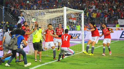 مدير المنتخب العماني: مصر تأخرت في الاحتراف.. وليفربول يتنفس بصلاح 