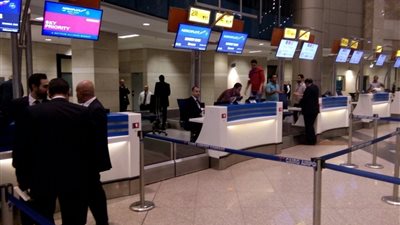 صور| استعدادات مكثفة بمطار القاهرة استعدادًا لاستقبال الطائرة الروسية