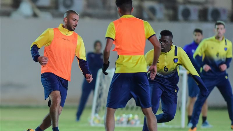 عماد متعب في تدريبات