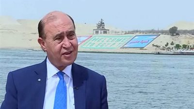 مهاب مميش: قناة السويس شهدت عبور 40 سفينة بحمولة 2.6 مليون طن سفن حاويات 