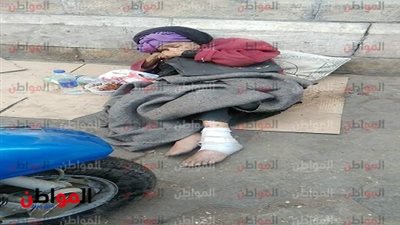 صور| مسنة: أهلي طردوني.. والشارع بيتي الثاني 