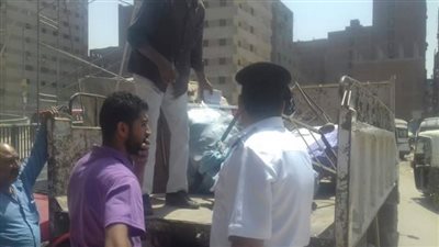 صور| حملة لرفع الإشغالات بشوارع حي المرج
