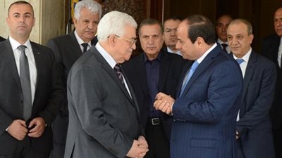 السيسي يلتقى أبو مازن بمقر إقامته في الدمام