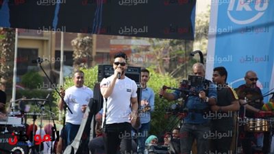 فيديو وصور| أحمد جمال يحيي حفل 