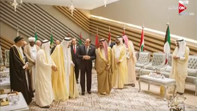 فيديو| عمرو أديب عن مندوب قطر بالقمة العربية: 