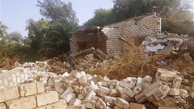 صور| إزالة 14 حالة تعدي على أملاك الدولة ومنافع الري والصرف بمحافظة سوهاج