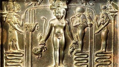 مصر زمان| لوحة مترنيتش (Metternich Stela) .. لعلاج لدغات الحيات و العقارب