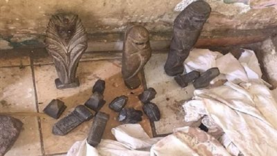 الأجهزة الأمنية بالشرقية تنجح في ضبط 7 أشخاص بينهم أمين شرطة وخفير للتنقيب عن الآثار 