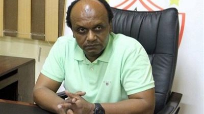 إسماعيل يوسف يؤازر لاعبي الزمالك في المران