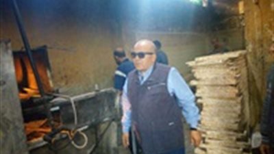 صور| إحالة مفتش تموين 