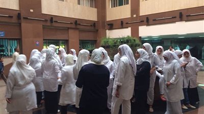 صور| ممرضات المستشفى الفرنساوى بطنطا يضربن عن العمل