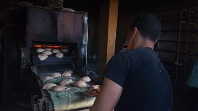 صور| إحالة مفتش تموين 