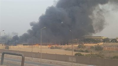 صور| حريق هائل بسوق العبور دون وقوع خسائر فى الأرواح