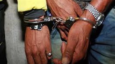 ضبط عاطلين بحوزتهما طربة حشيش و1080 قرص مخدر بمطروح 