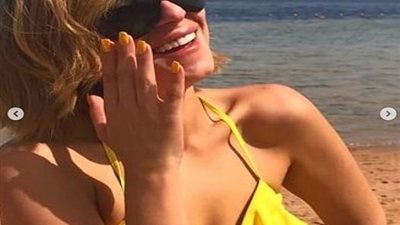 صور| ريم البارودي بالمايوه على البحر