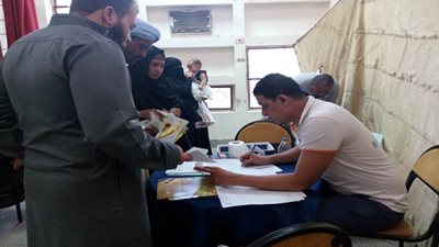 قافلة بنك الشفاء لأمراض العيون تستكمل أعمالها بمستشفى الفرافرة