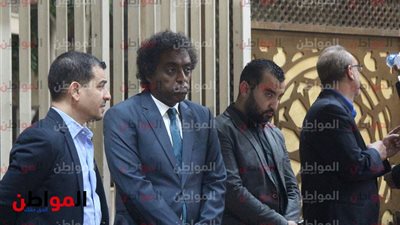 صور| أشرف زكي أول الحاضرين لعزاء والد رئيس قصور الثقافة