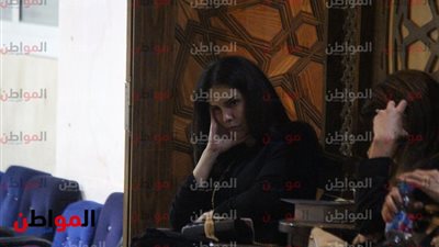 صور| دنيا عبدالعزيز في عزاء والد رئيس قصور الثقافة