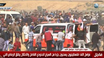عاجل| فلسطينيون يسحبون جزءًا من السياج الفاصل والاحتلال يرد بالرصاص الحي