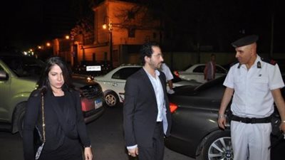 أحمد حلمي ومنى زكي في عزاء والد شيرين