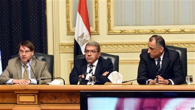 وزير المالية ومحافظ 