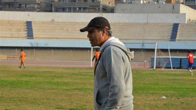 نادي الشمس يجدد الثقة في مدرب الفريق طه شحاتة