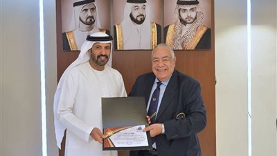 فهيم يكرم اللواء المطروشي مدير عام الدفاع المدني بدبي