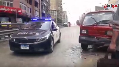 فيديو| تصادم سيارتين على كوبري الدقي بسبب تغير الطقس