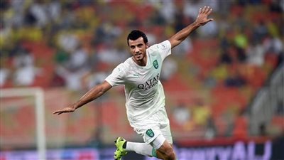 السومة يجدد عقدة مع الأهلي السعودي 