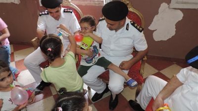 صور| أمن الإسكندرية يشارك أطفال دور الرعاية إحتفالات يوم اليتيم