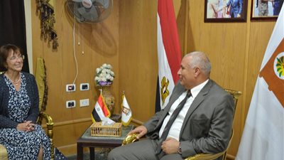 سفيرة التشيك لمحافظ الوادي الجديد: حضرت بالسيارة لأثبت للعالم أمان مصر