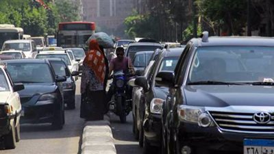 غلق نزلة دائرى المعادى يتسبب فى زحام مرورى بمحور الثورة 
