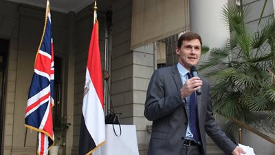 صور| حرب أمثال شعبية على 