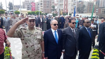 فيديو| محافظ الغربية يضع إكليل من الزهور على النصب التذكاري إحتفالاً بتحرير سيناء