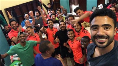 صور.. لاعبو المقاصة يحتفلون بعيد ميلاد هاني سعيد